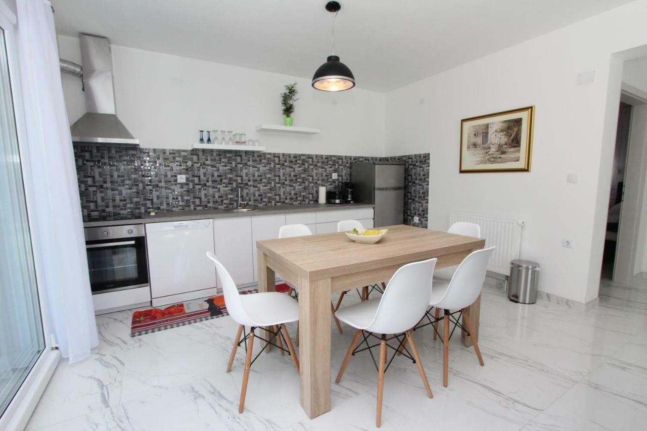 Apartment Karlo 2 로비니 외부 사진