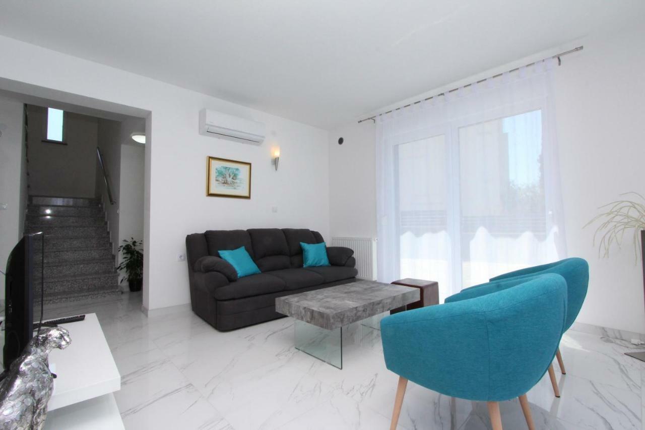 Apartment Karlo 2 로비니 외부 사진