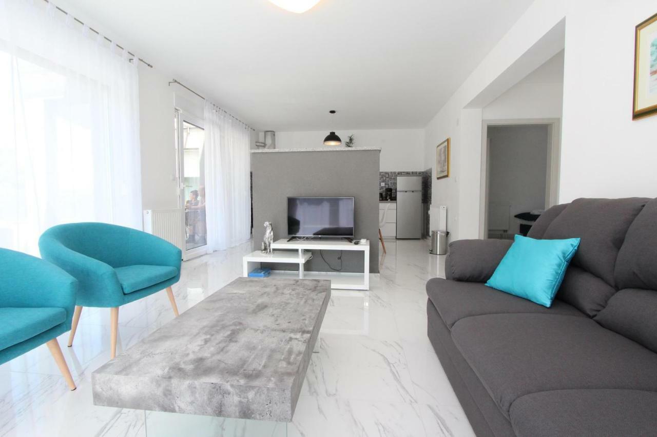 Apartment Karlo 2 로비니 외부 사진