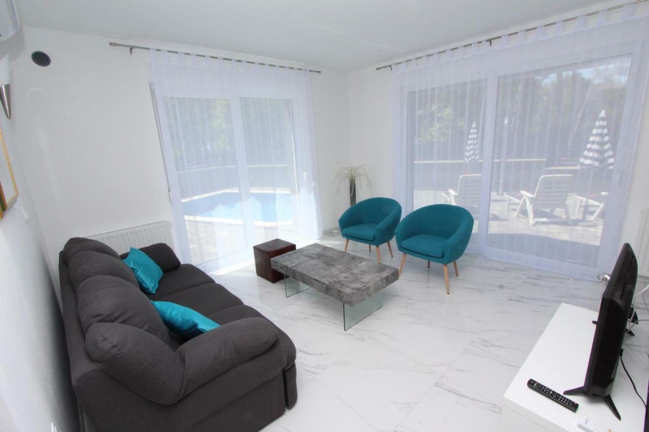 Apartment Karlo 2 로비니 외부 사진
