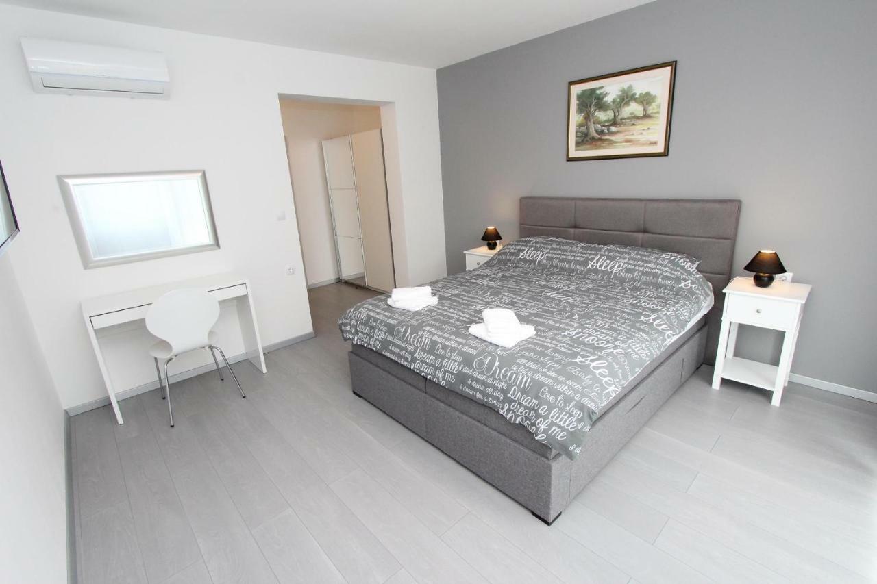 Apartment Karlo 2 로비니 외부 사진